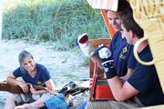 Handpuppengespräch im Strandkorb