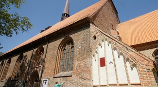 Kirche St. Nicolai Eckernförde im Sonnenschein