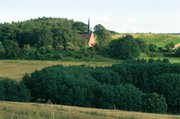 Kapelle eingebettet in Landschaft
