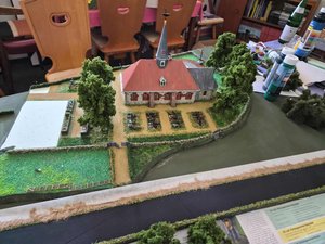 Die Kirche von Hademarschen haben die Modellbahnfreunde Hanerau-Hademarschen im Größenverhältnis 1:87 gebaut. Die Kirche von Hademarschen haben die Modellbahnfreunde Hanerau-Hademarschen im Größenverhältnis 1:87 gebaut.