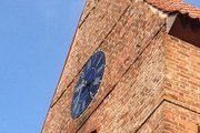 Turm der Kirche von Waabs von unten