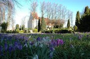Kirche Sieseby im Frühling