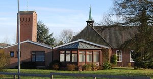 Die Kirche St. Johannes in Schacht-Audorf ist in einen Gebäudekomplex eingebunden. Die Kirche St. Johannes in Schacht-Audorf ist in einen Gebäudekomplex eingebunden.